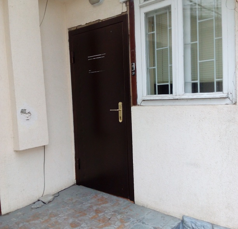 Офисы 124 м2 и 27 м2 в одном здании на Рашпилевской